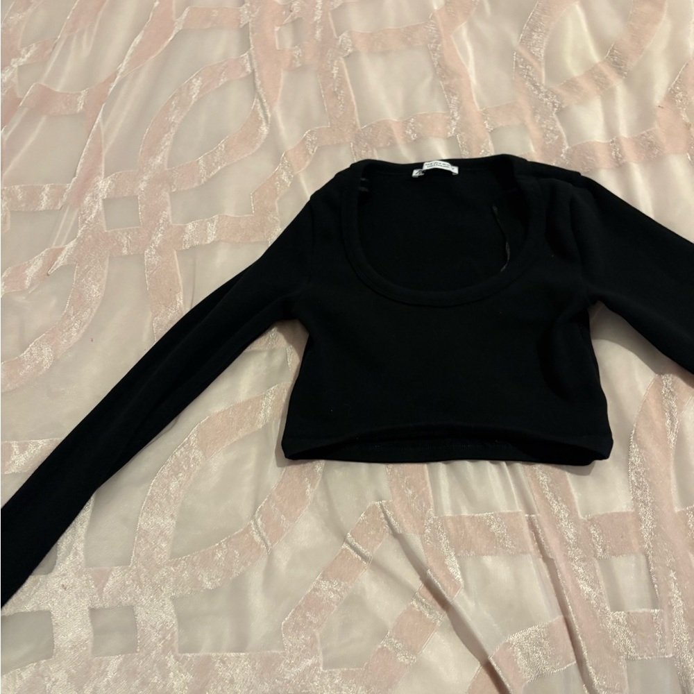 Zara Black Long-Sleeve Cropped Scoop Top